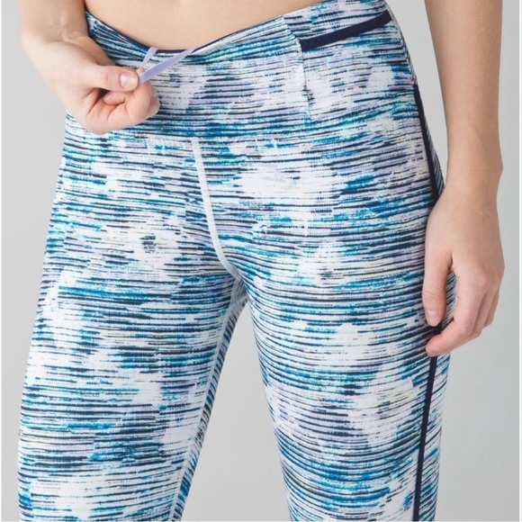 Lululemon Real Quick Tight in Blurry Belle Blue size 6 - Picture 5 of 14